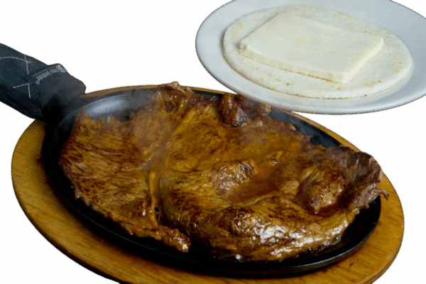CARNE ASADA CON AREPA CON QUESO