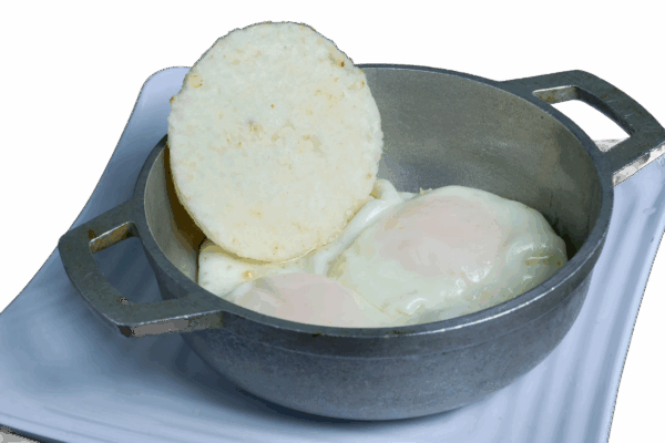 HUEVO EN CACEROLA CON AREPITA