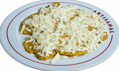 TOSTONES CON QUESO